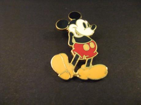 Mickey Mouse (Walt Disney) met grote gele schoenen
